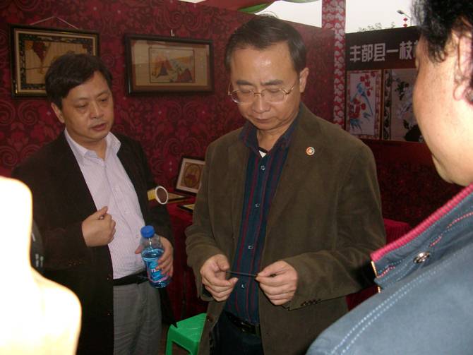 重庆市旅游局局长参观古庭风叶脉画